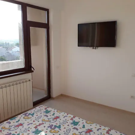 Apartament 3 *